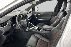 Toyota RAV4 Plug-in esikatselu 9