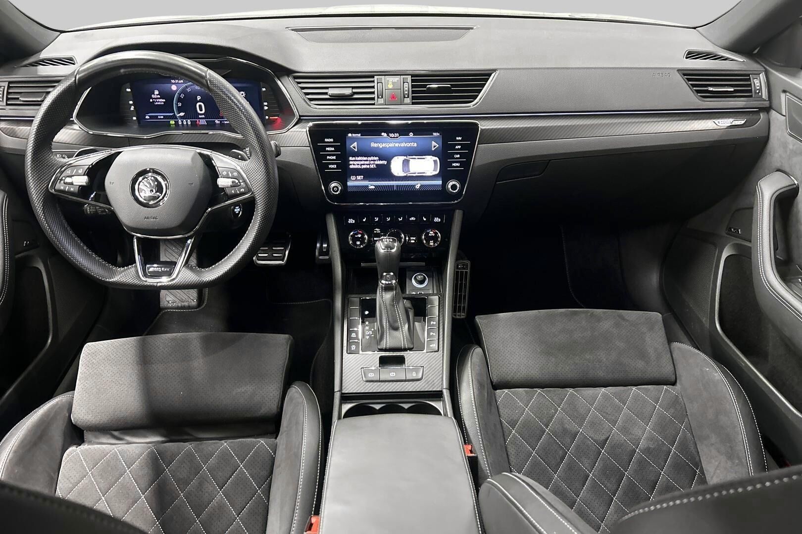 Skoda Superb iso kuva 11