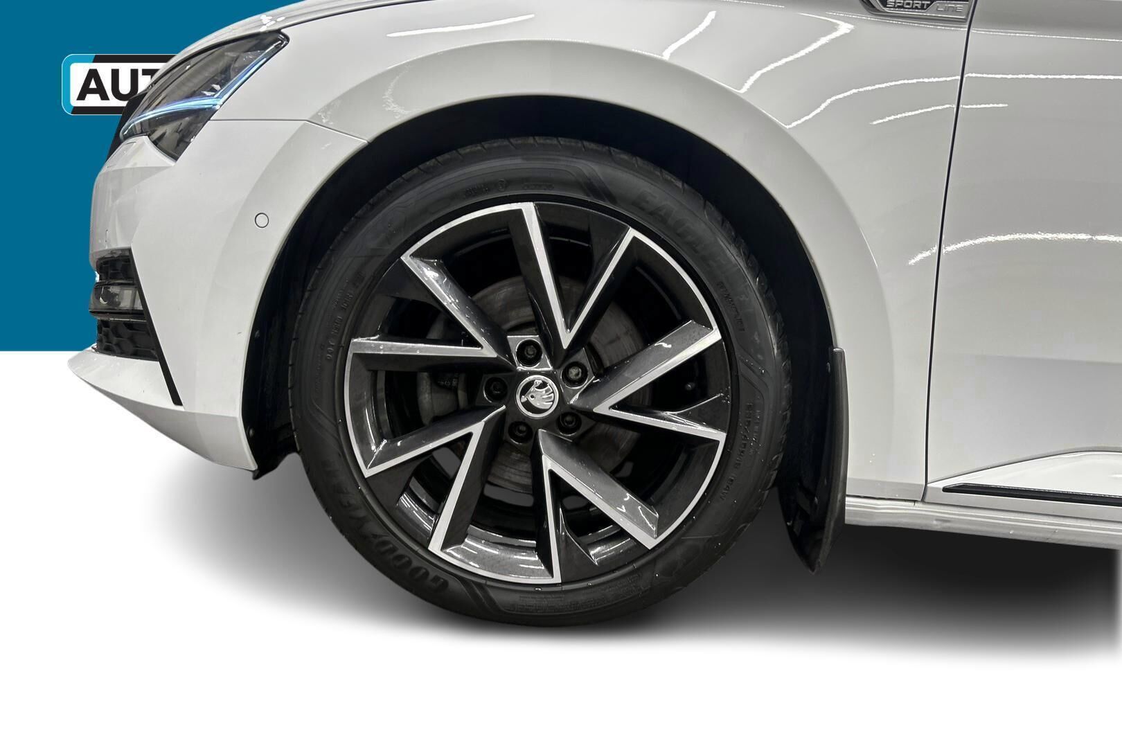 Skoda Superb iso kuva 13