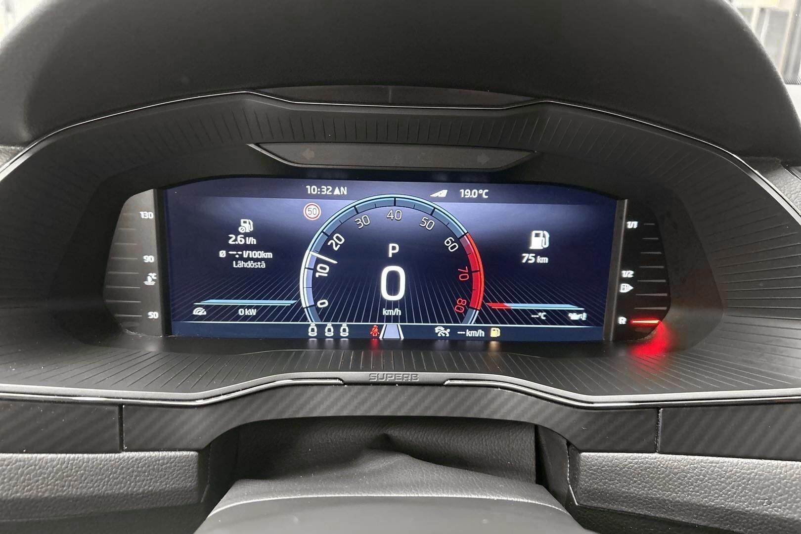 Skoda Superb iso kuva 14