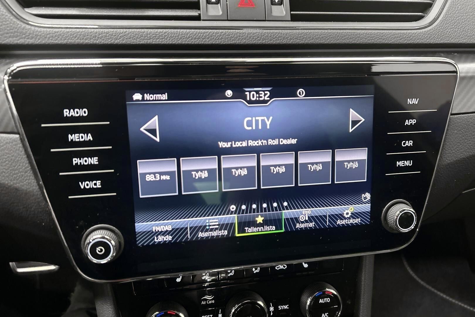 Skoda Superb iso kuva 15