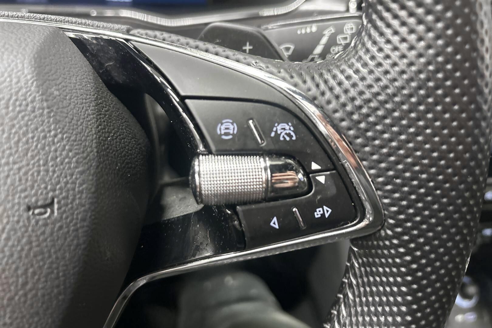 Skoda Superb iso kuva 17