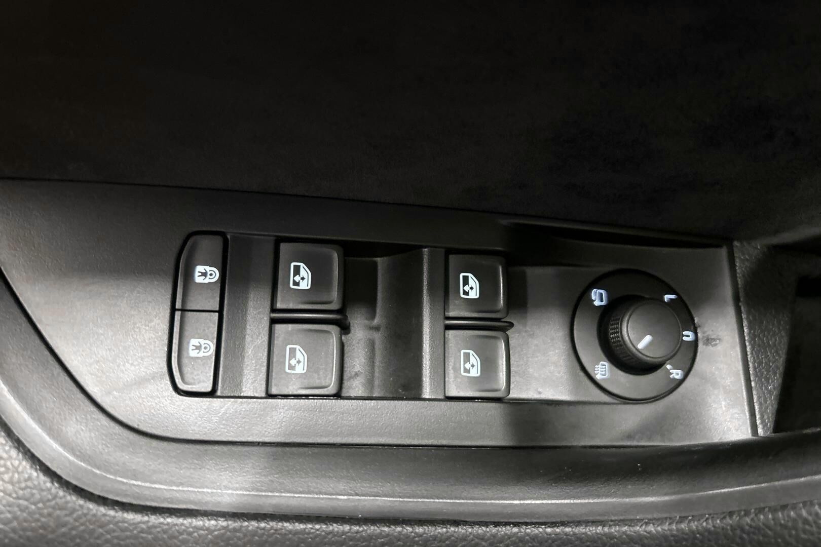 Skoda Superb iso kuva 19