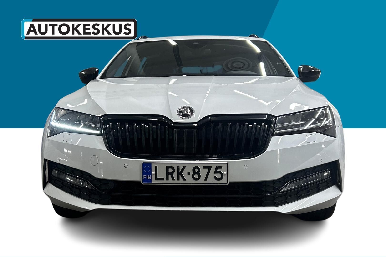 Skoda Superb iso kuva 2