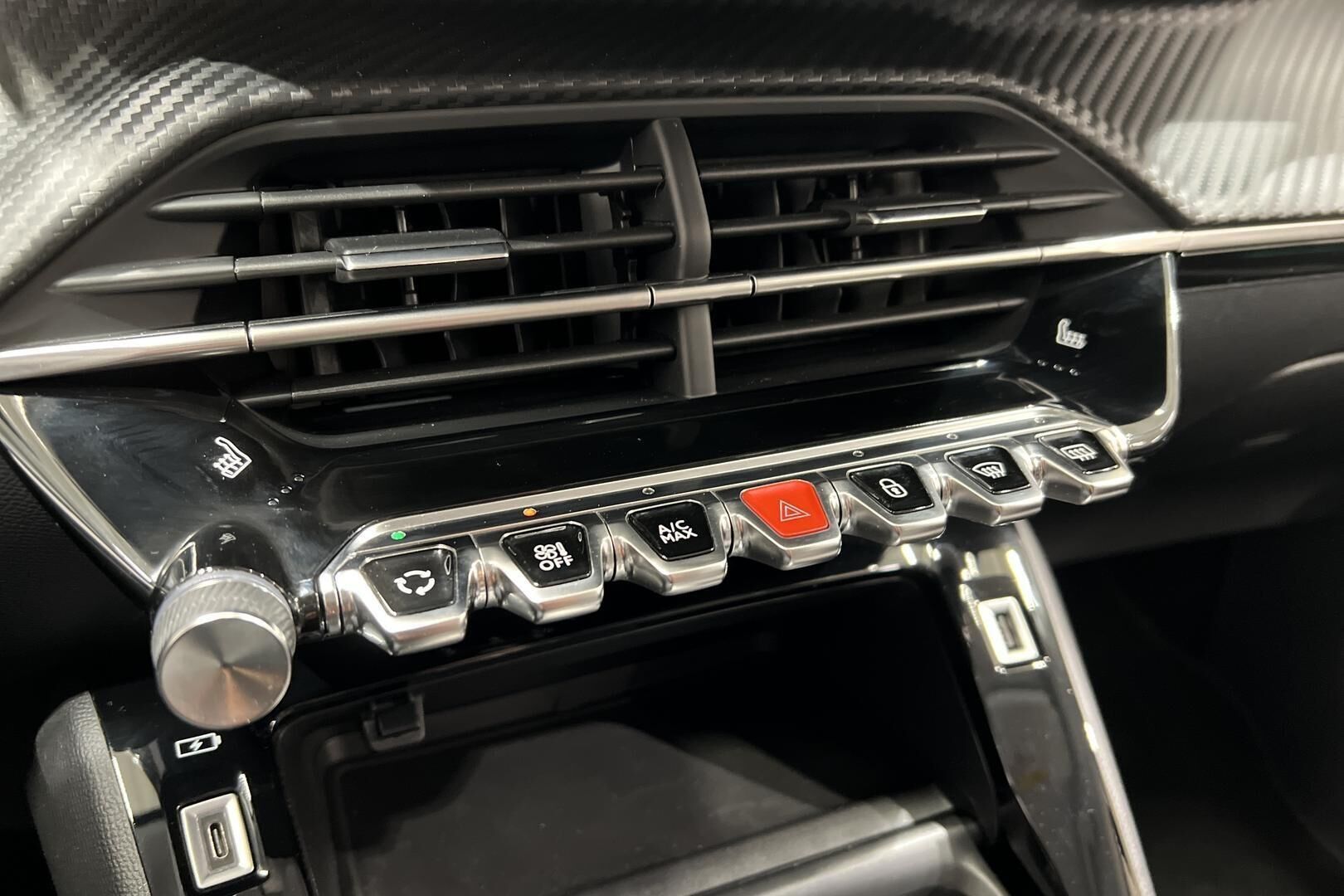 Peugeot e-208 iso kuva 17