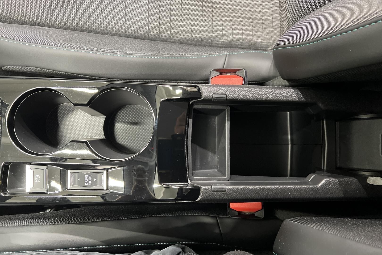 Peugeot e-208 iso kuva 21