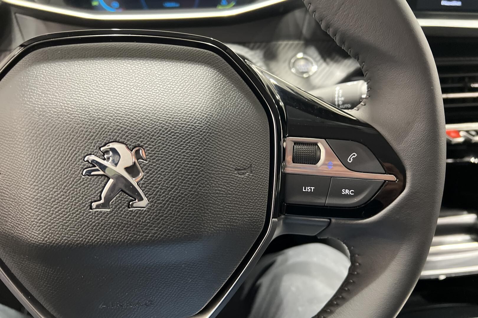 Peugeot e-208 iso kuva 22