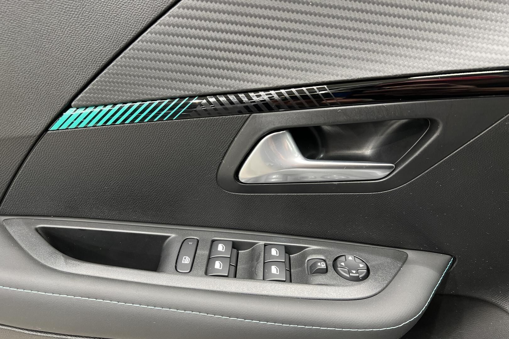 Peugeot e-208 iso kuva 26