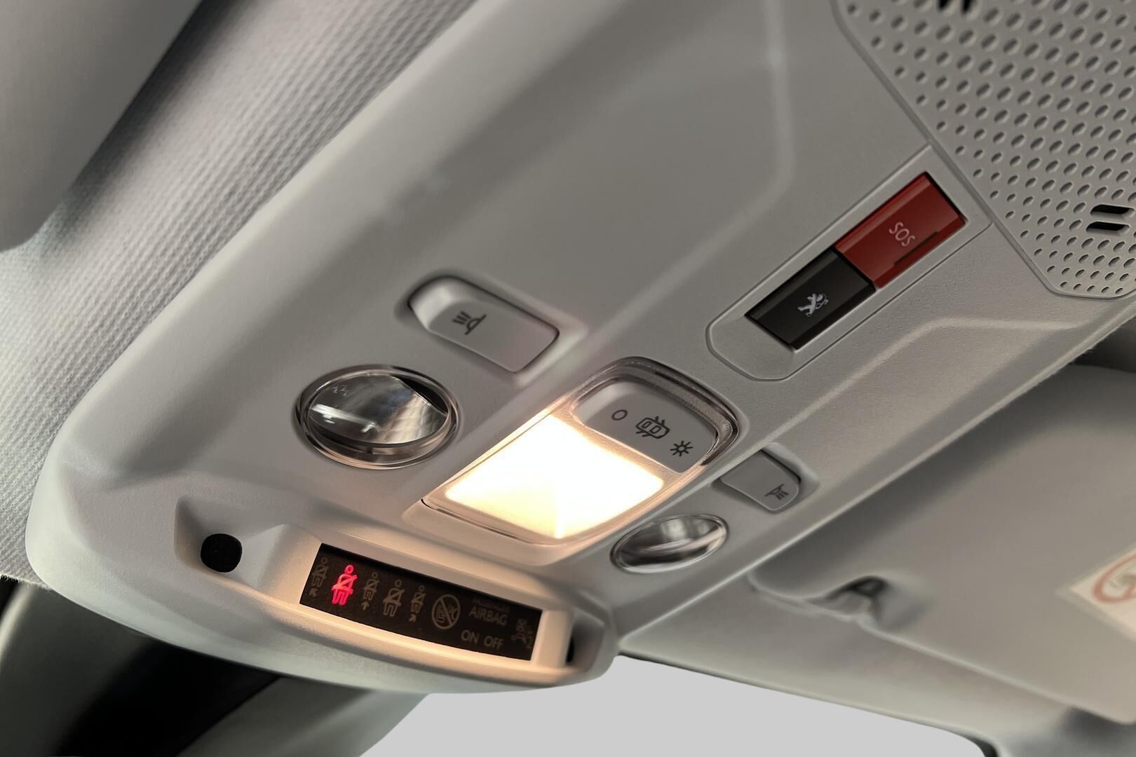 Peugeot e-208 iso kuva 27