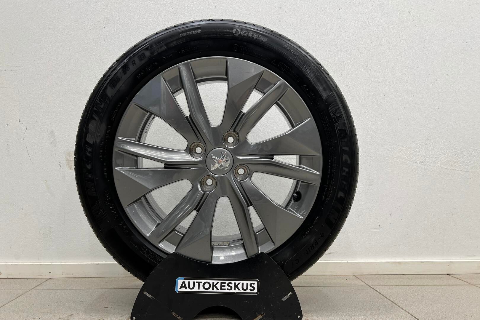 Peugeot e-208 iso kuva 30