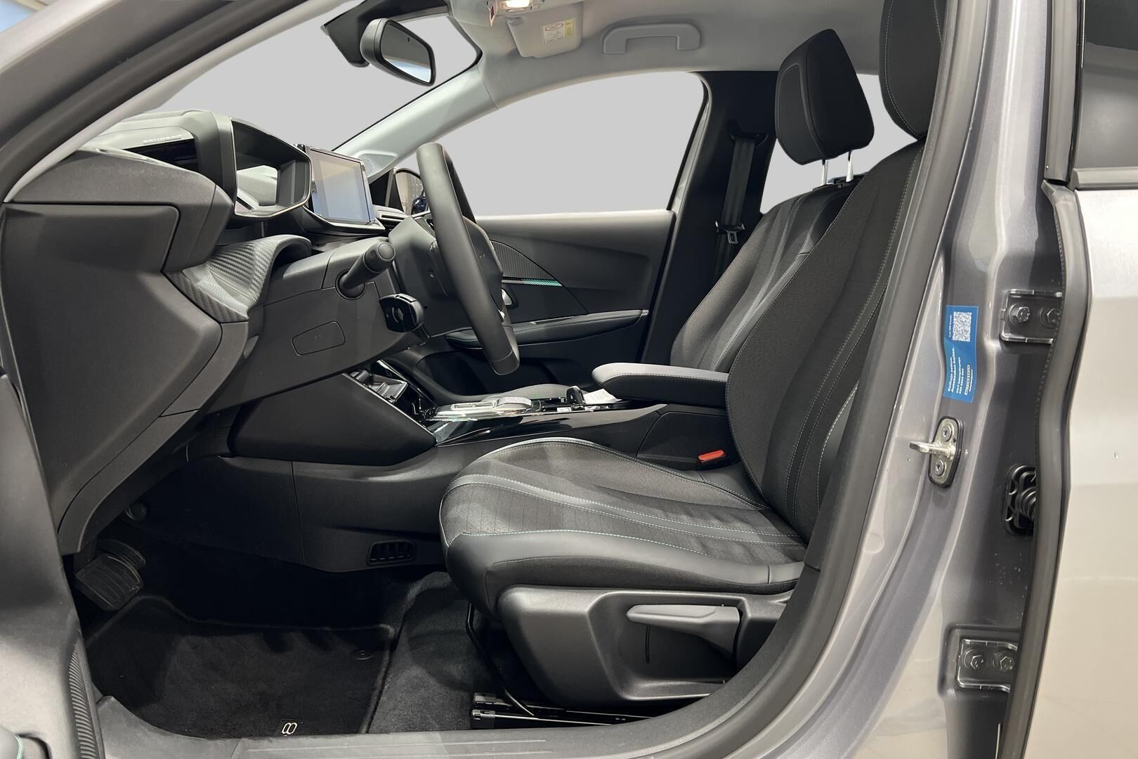 Peugeot e-208 iso kuva 8