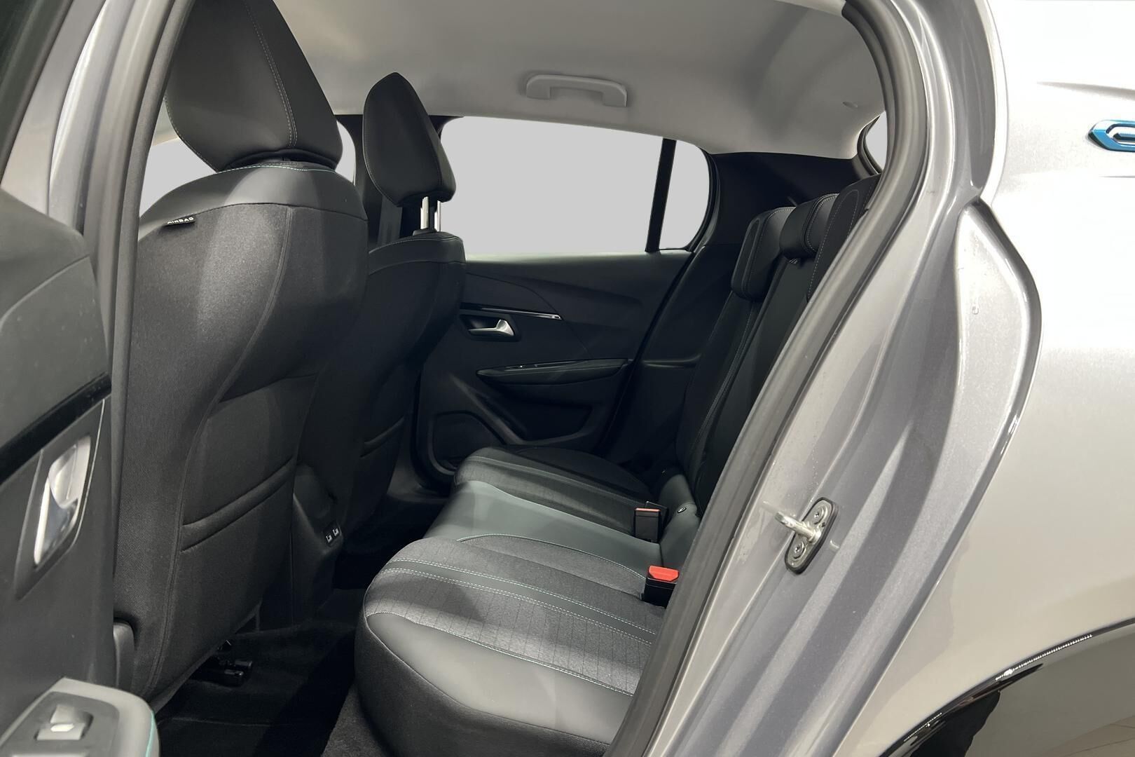 Peugeot e-208 iso kuva 9
