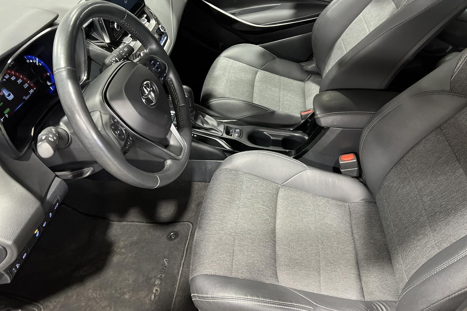 Toyota Corolla iso kuva 8