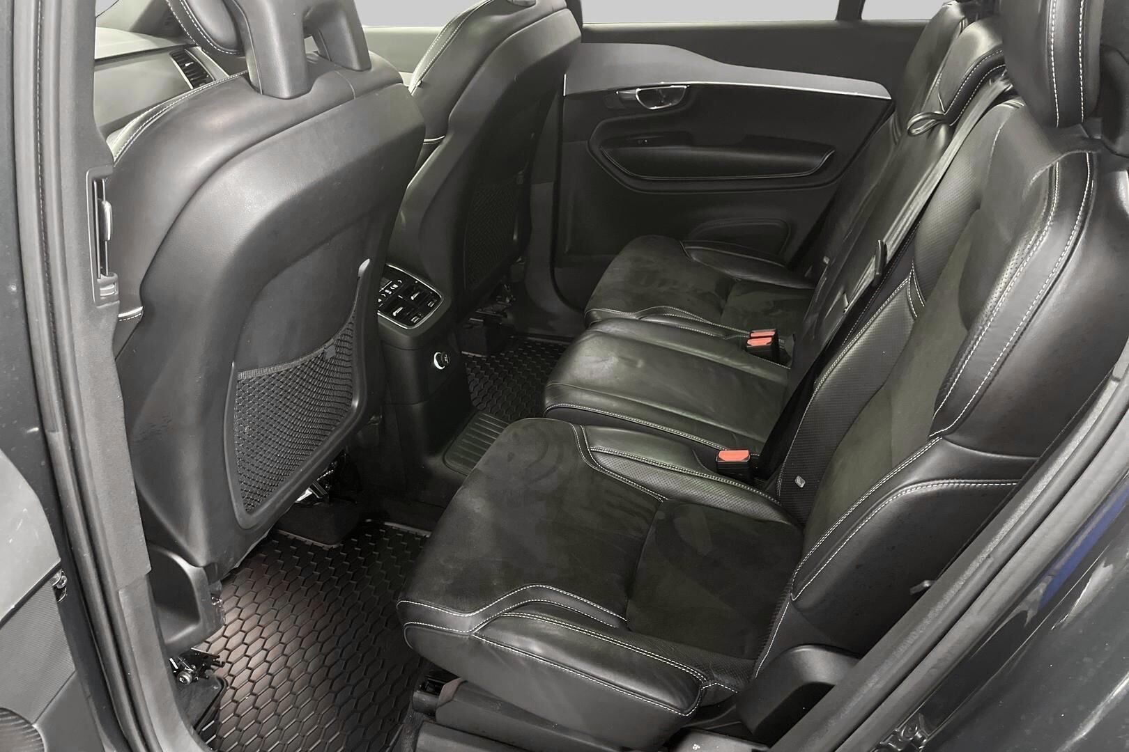 Volvo XC90 iso kuva 10