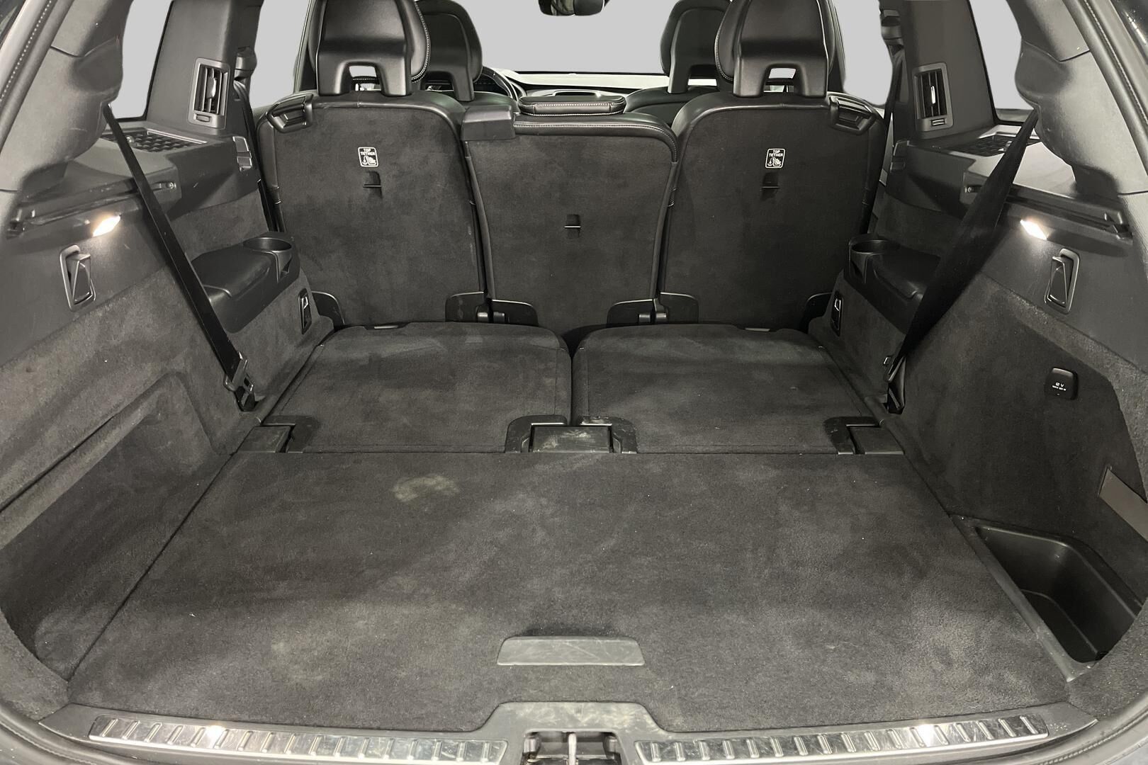 Volvo XC90 iso kuva 12