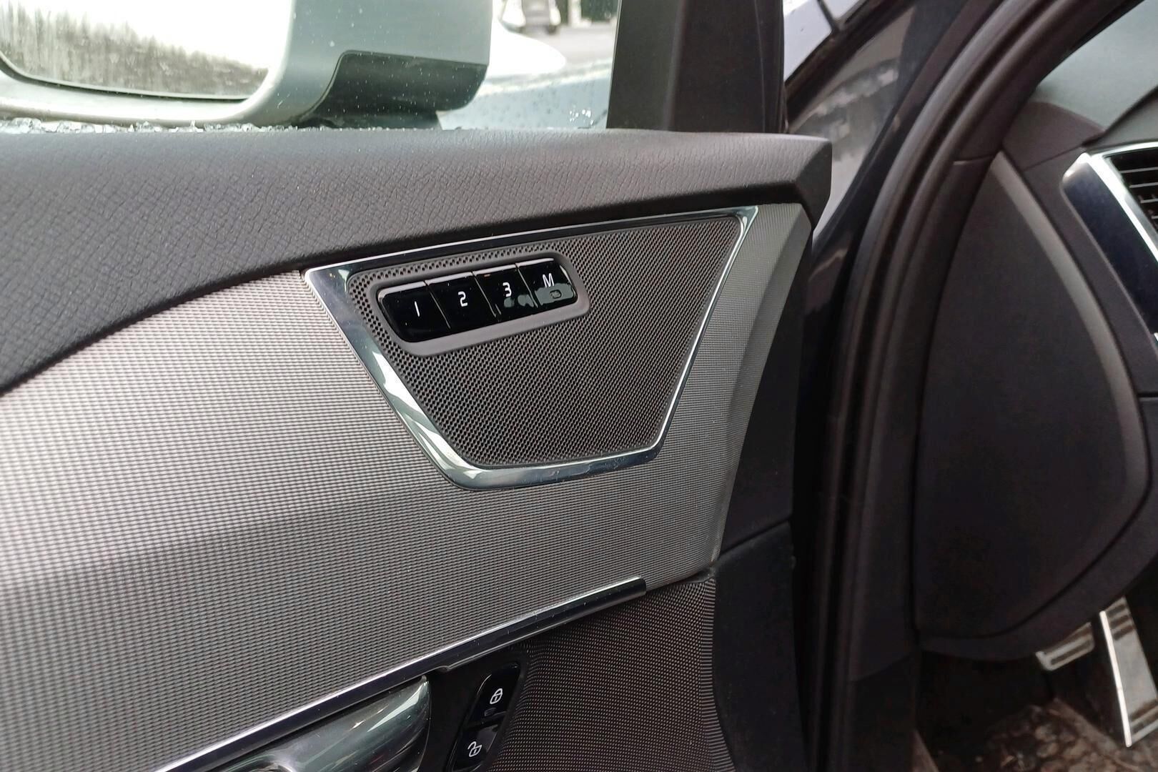 Volvo XC90 iso kuva 4