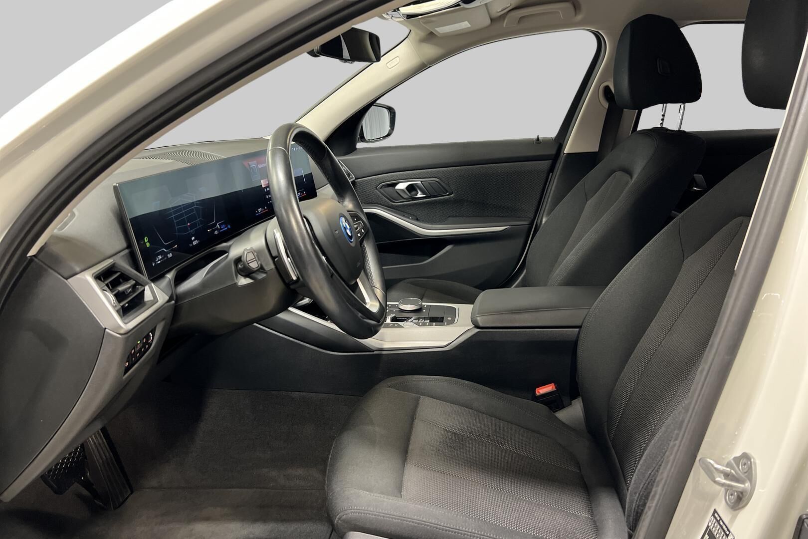 BMW 3-sarja iso kuva 8