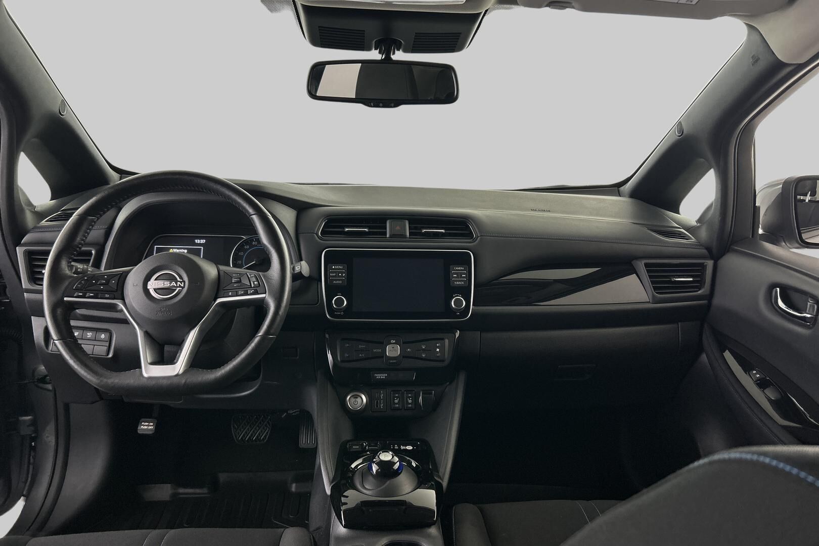 Nissan Leaf iso kuva 2