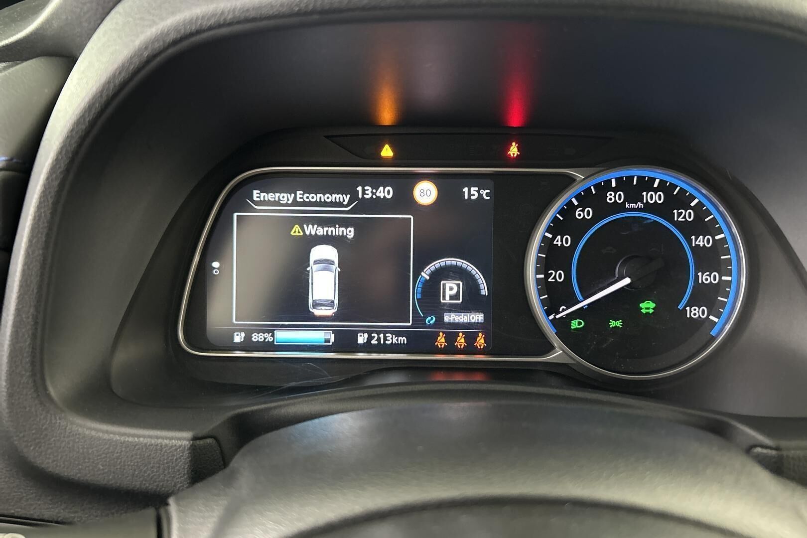 Nissan Leaf iso kuva 19