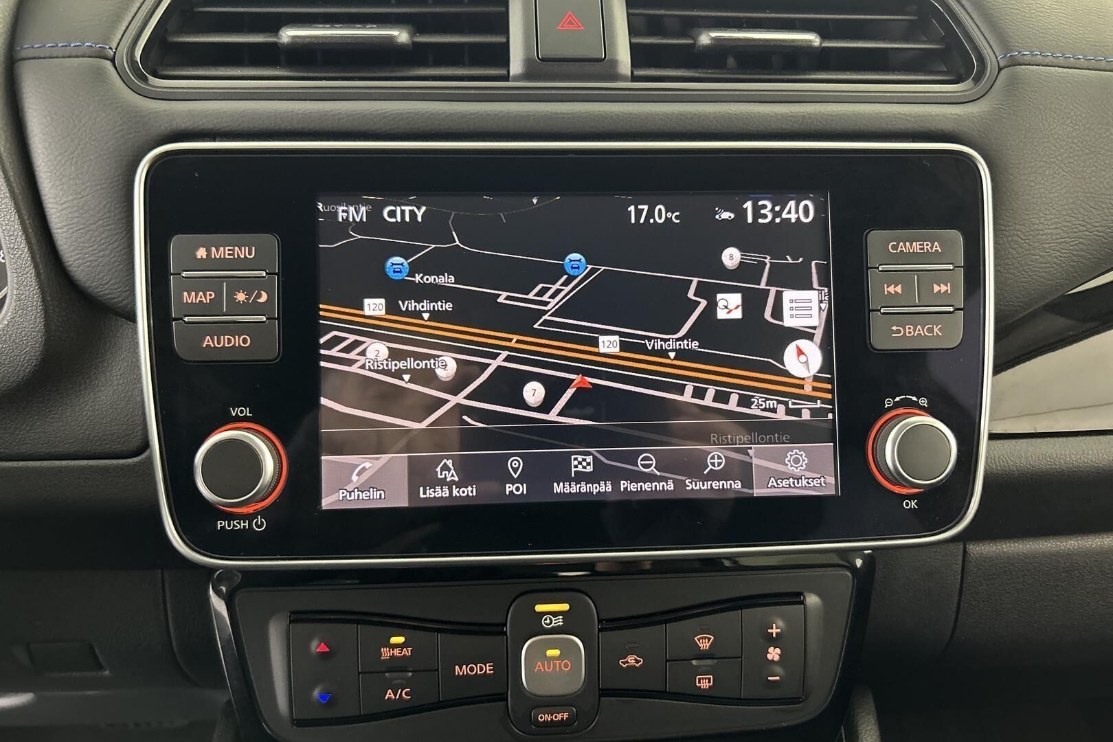 Nissan Leaf iso kuva 22