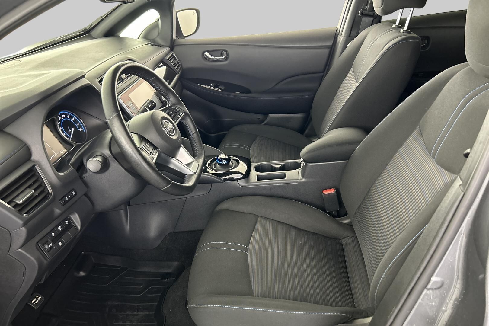 Nissan Leaf iso kuva 13