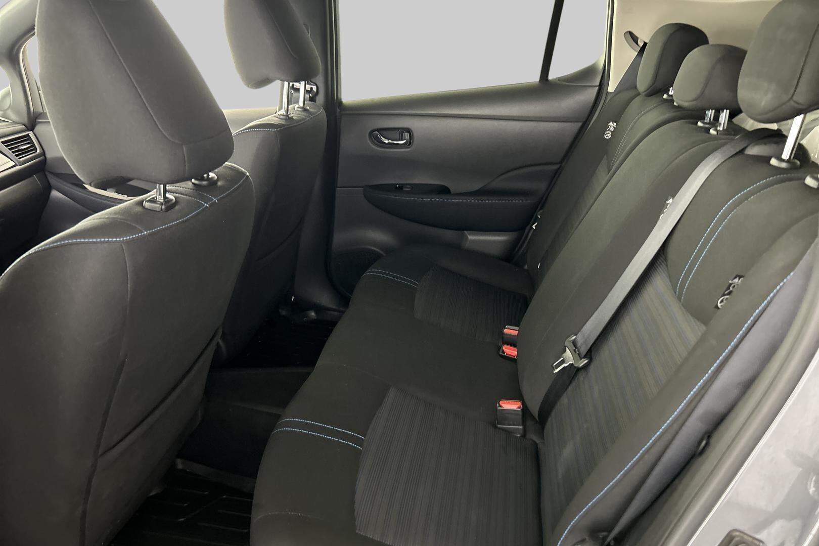 Nissan Leaf iso kuva 14