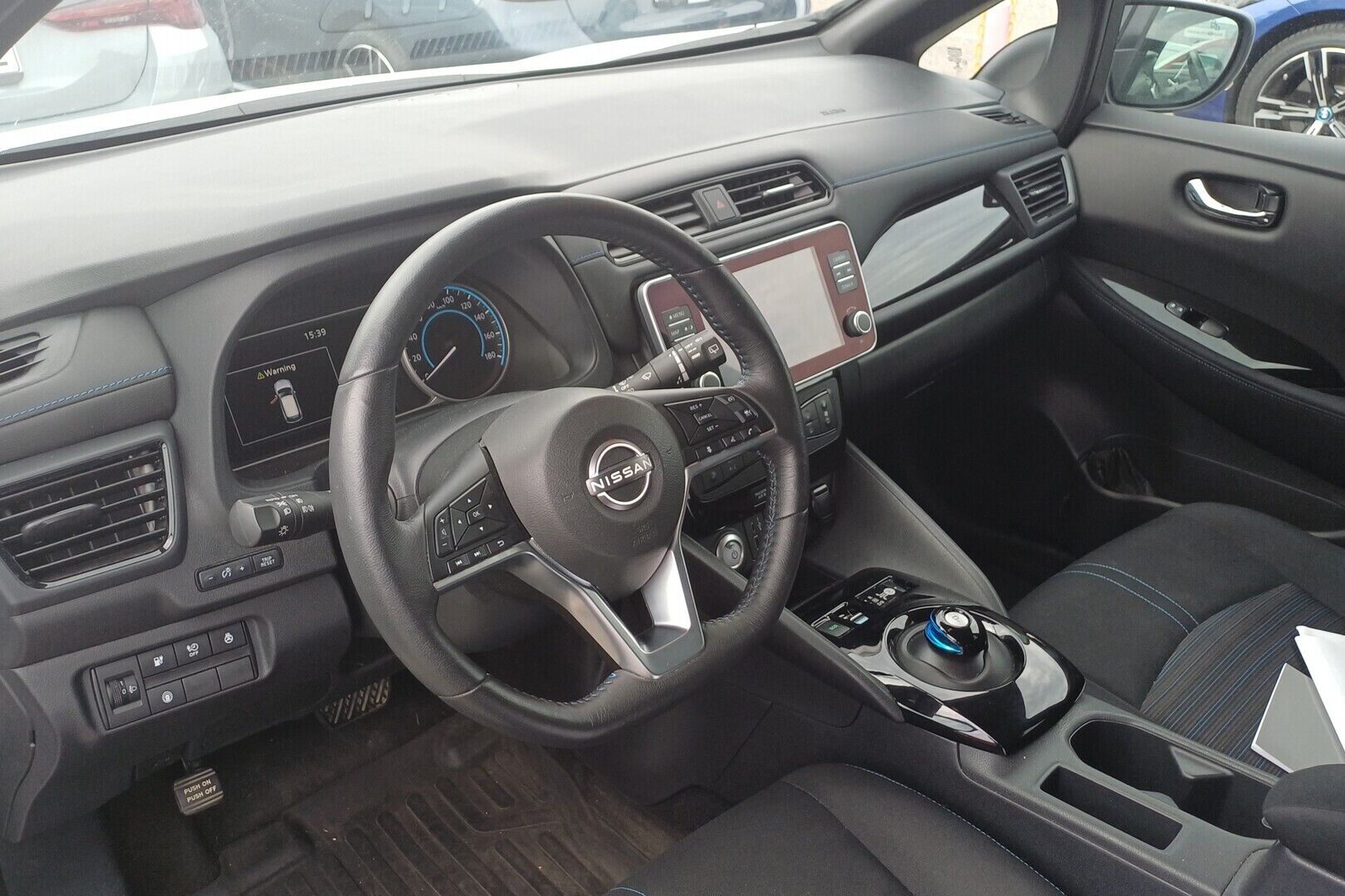Nissan Leaf iso kuva 2