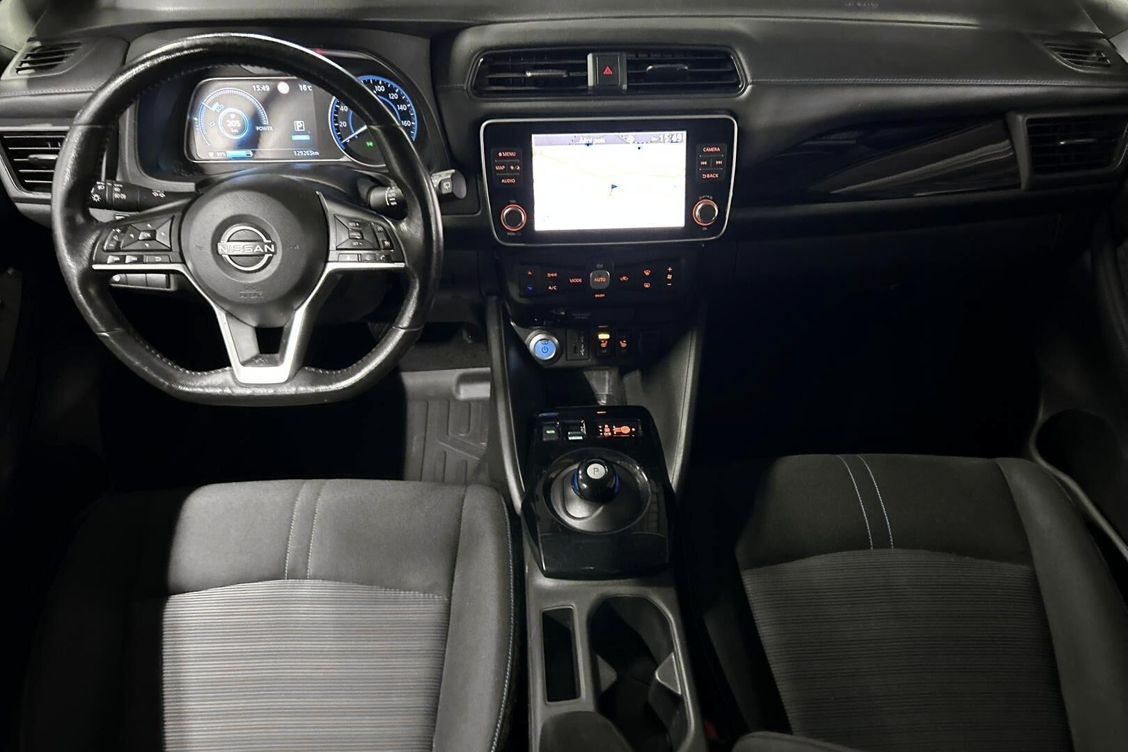 Nissan Leaf iso kuva 11