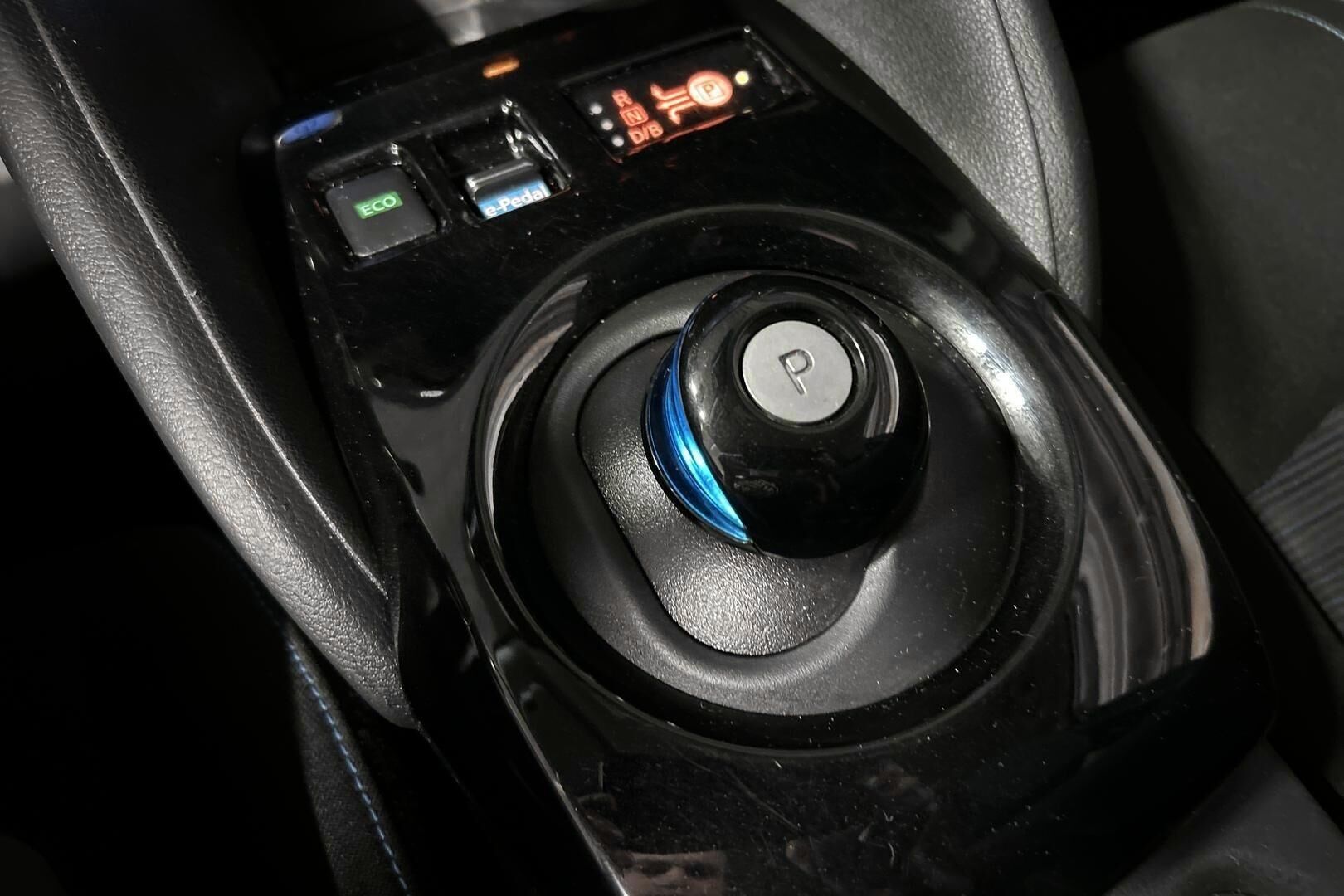 Nissan Leaf iso kuva 24