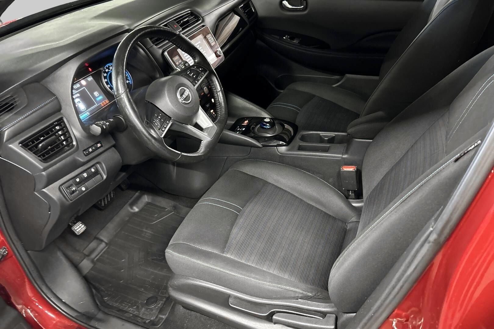 Nissan Leaf iso kuva 9