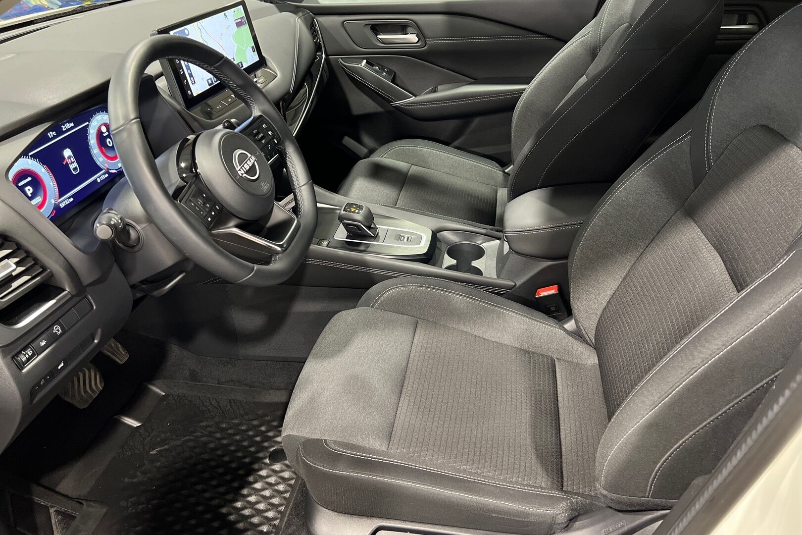 Nissan Qashqai iso kuva 8