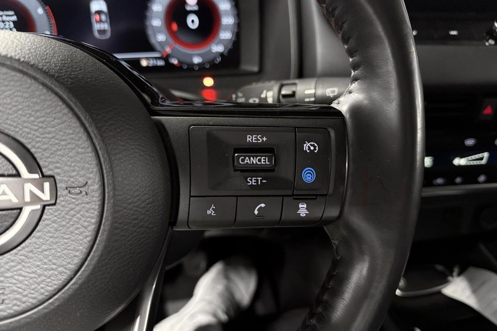 Nissan Qashqai iso kuva 16