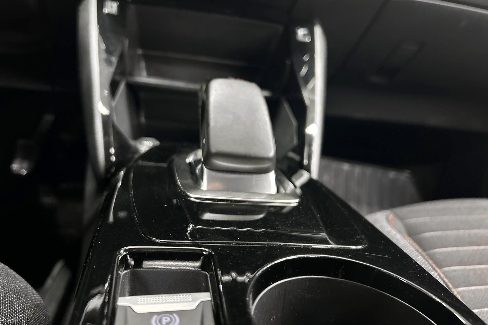 Peugeot e-208 iso kuva 20