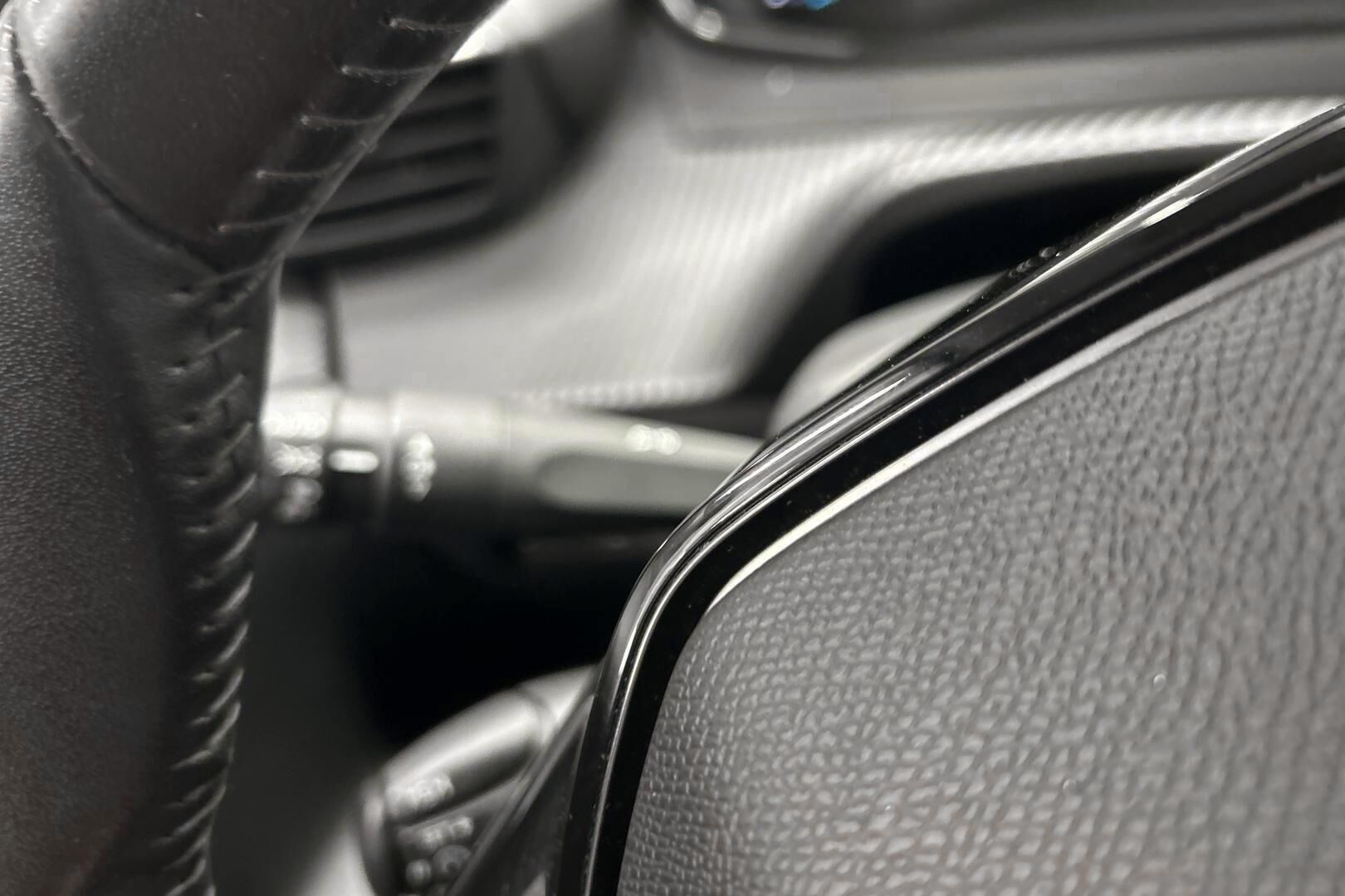 Peugeot e-208 iso kuva 22