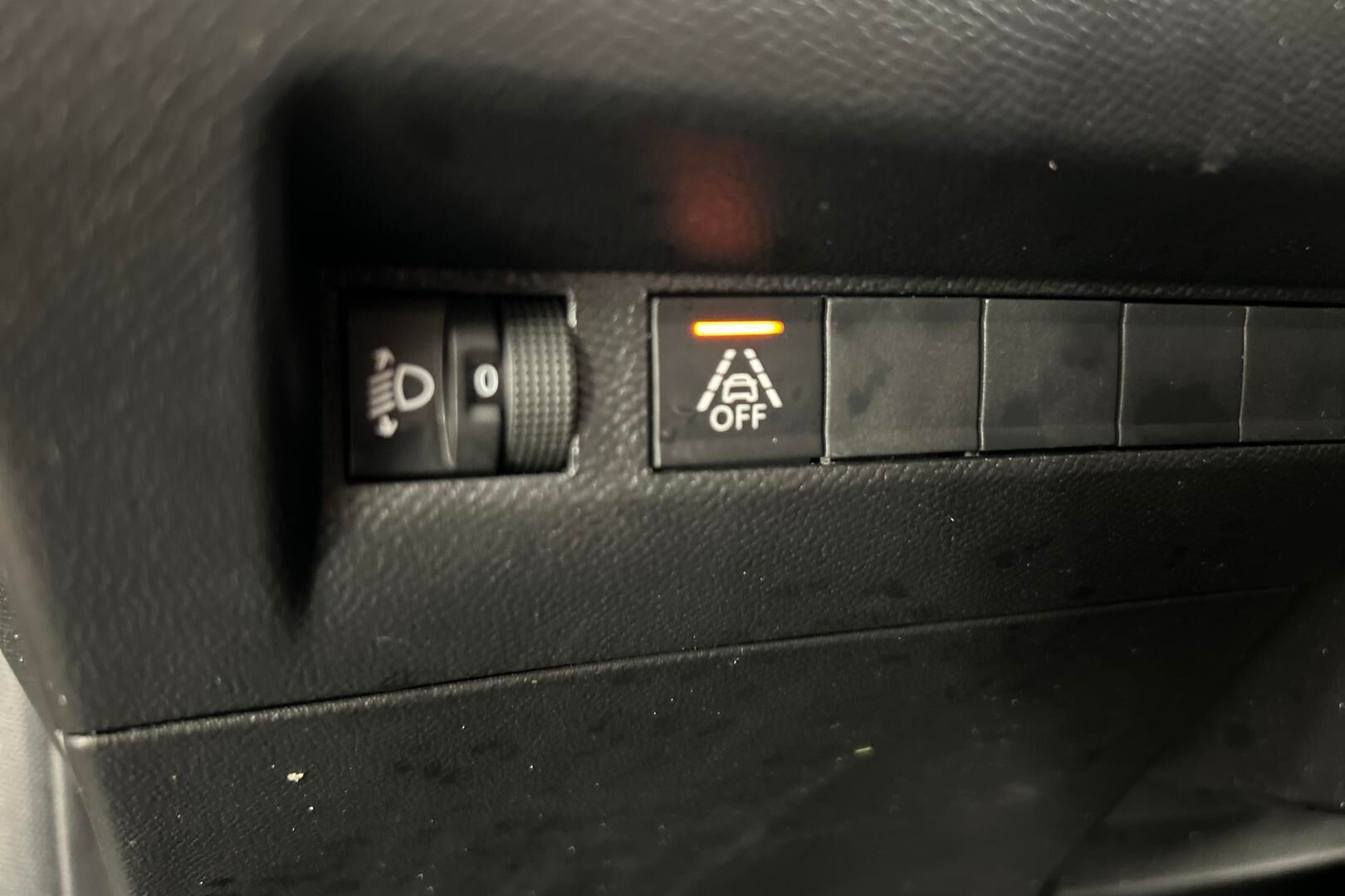 Peugeot e-208 iso kuva 24