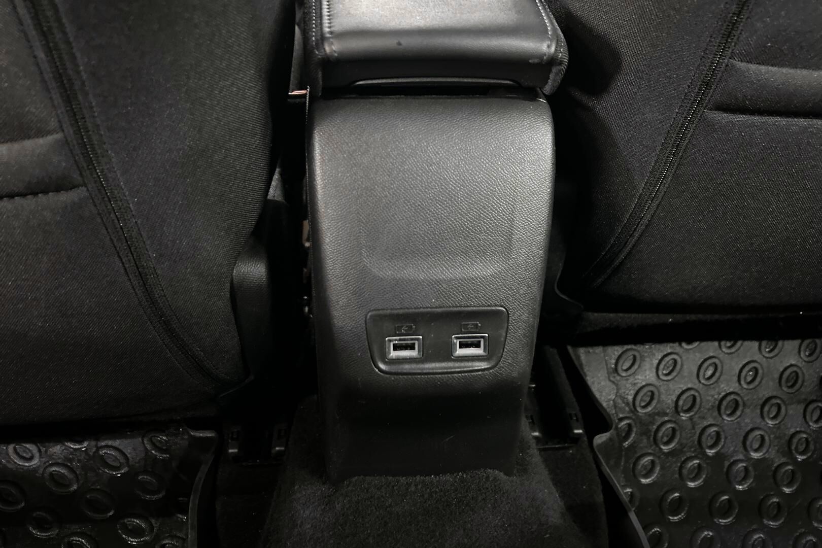 Peugeot e-208 iso kuva 26