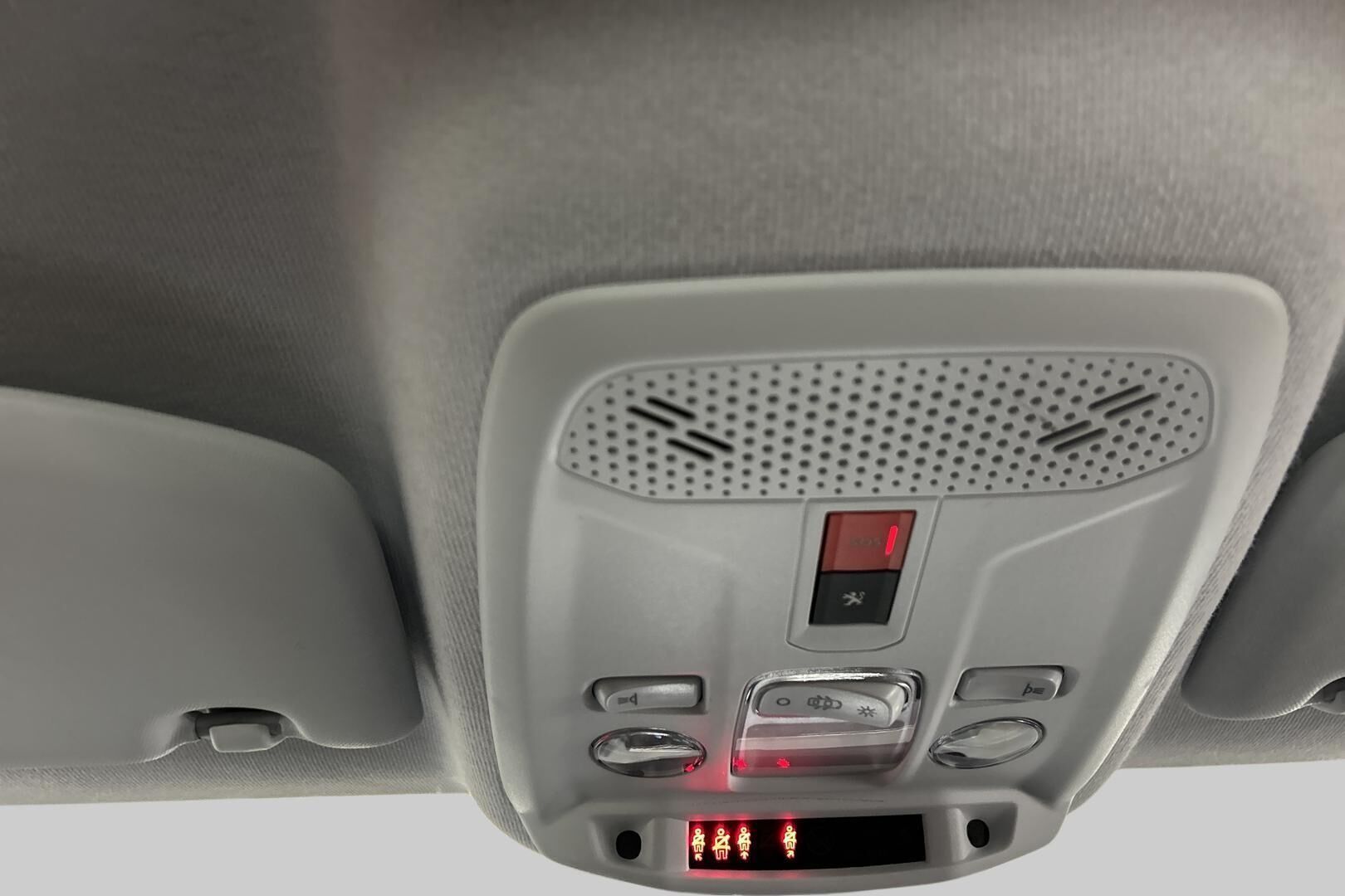 Peugeot e-208 iso kuva 28