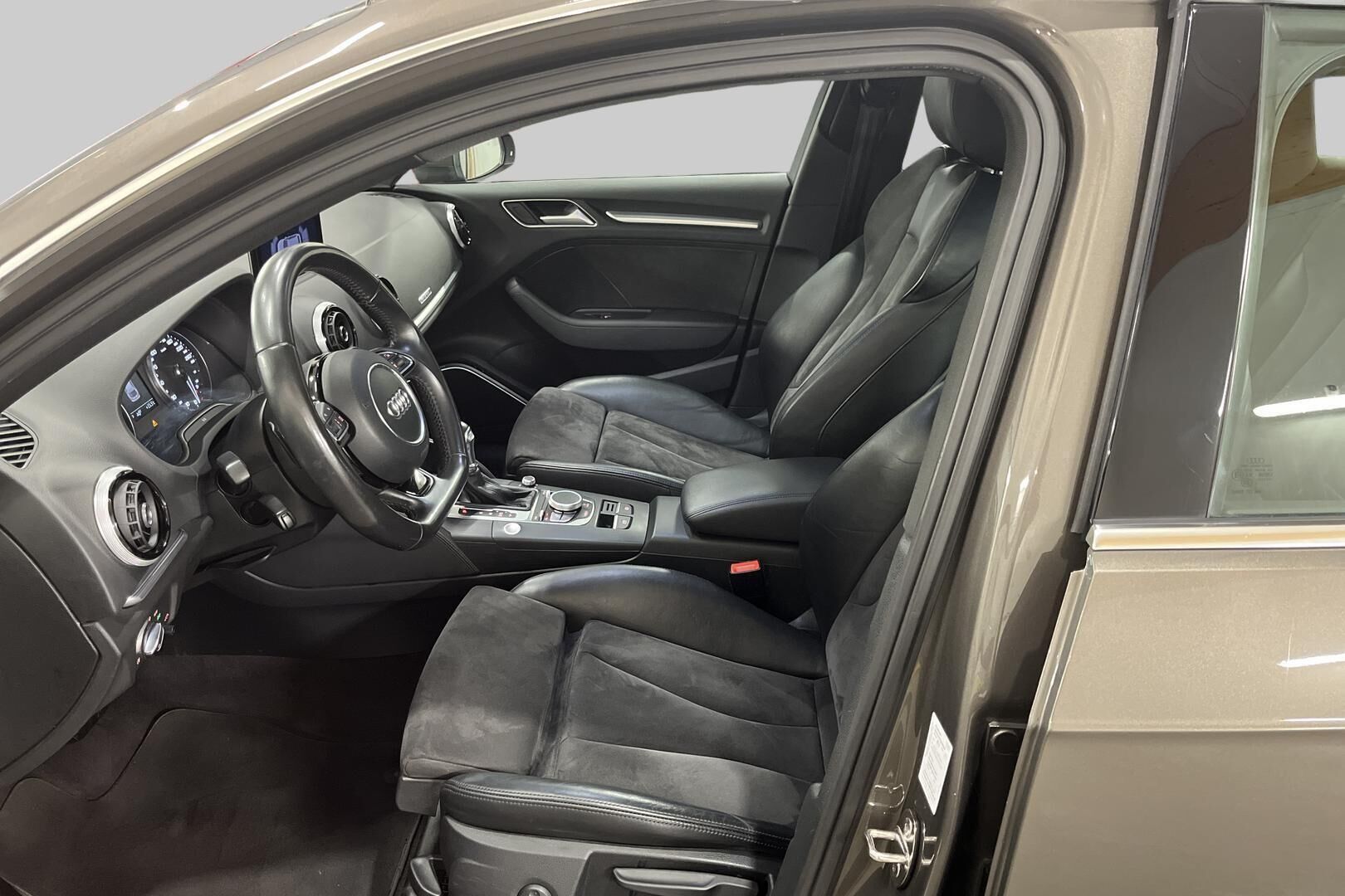 Audi A3 iso kuva 3