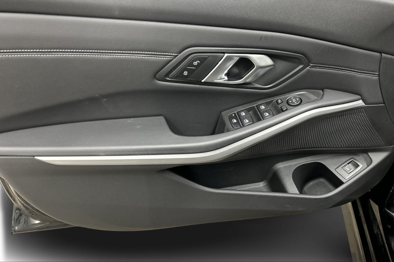 BMW 3-sarja iso kuva 10