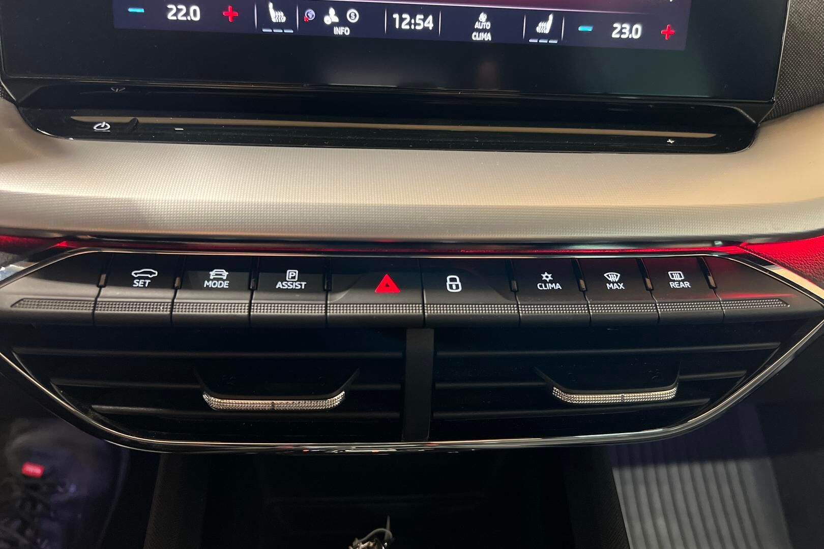 Skoda Octavia iso kuva 16