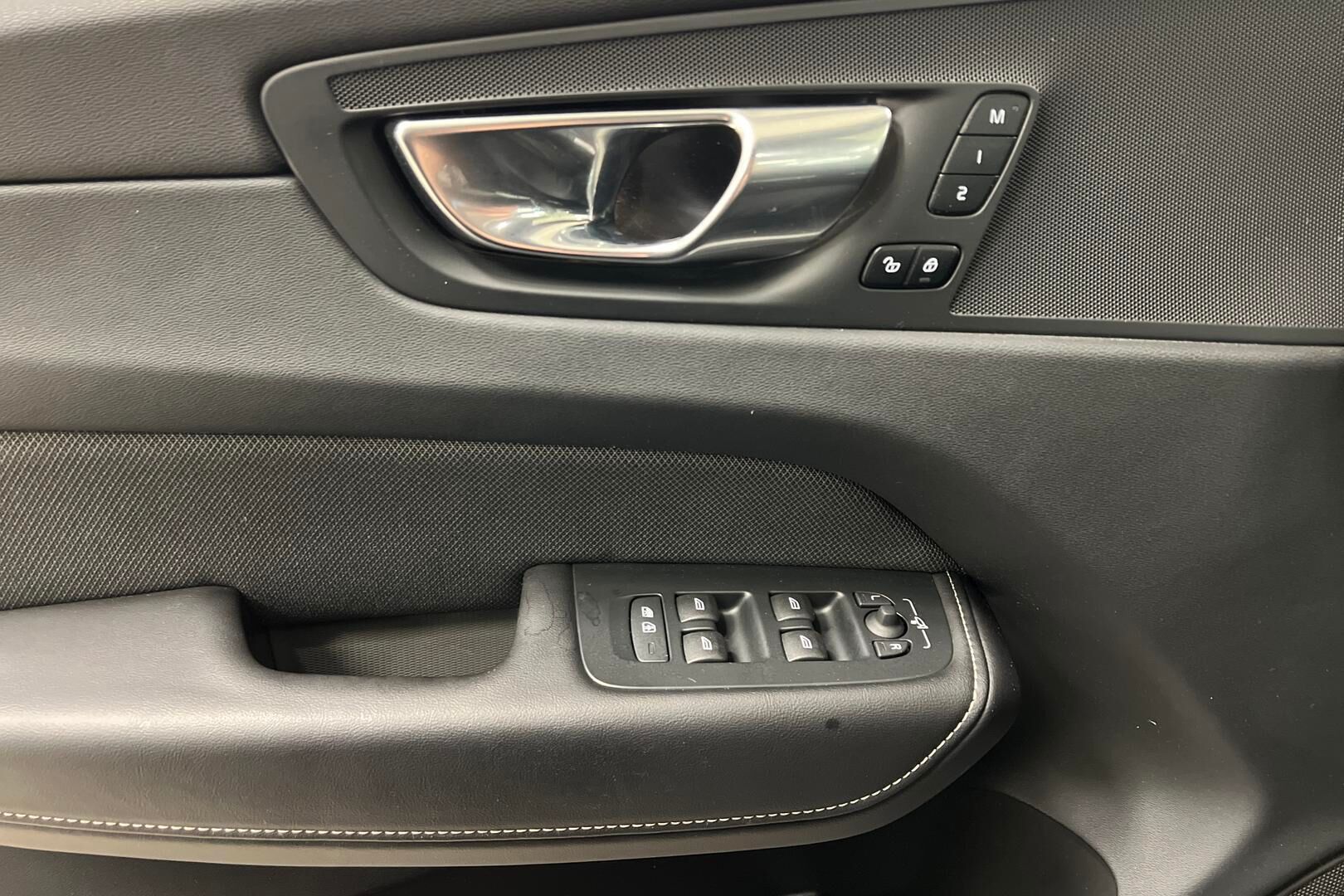 Volvo XC60 iso kuva 17