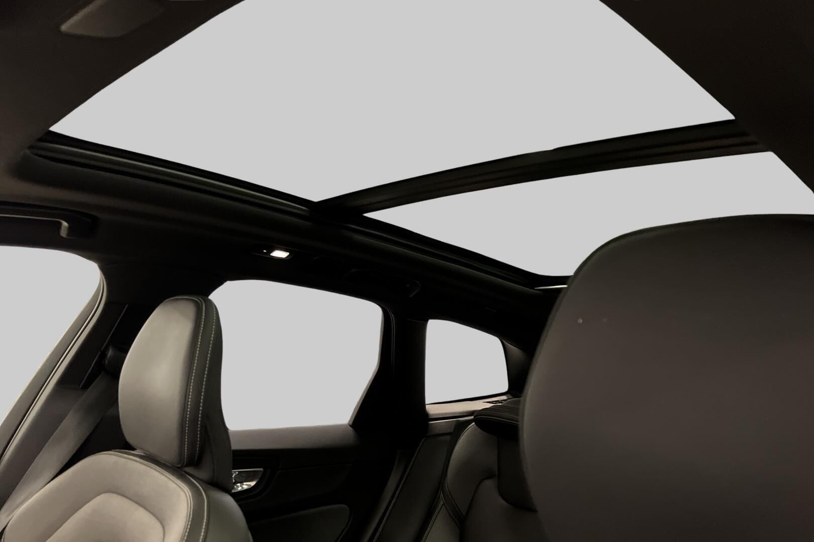 Volvo XC60 iso kuva 18