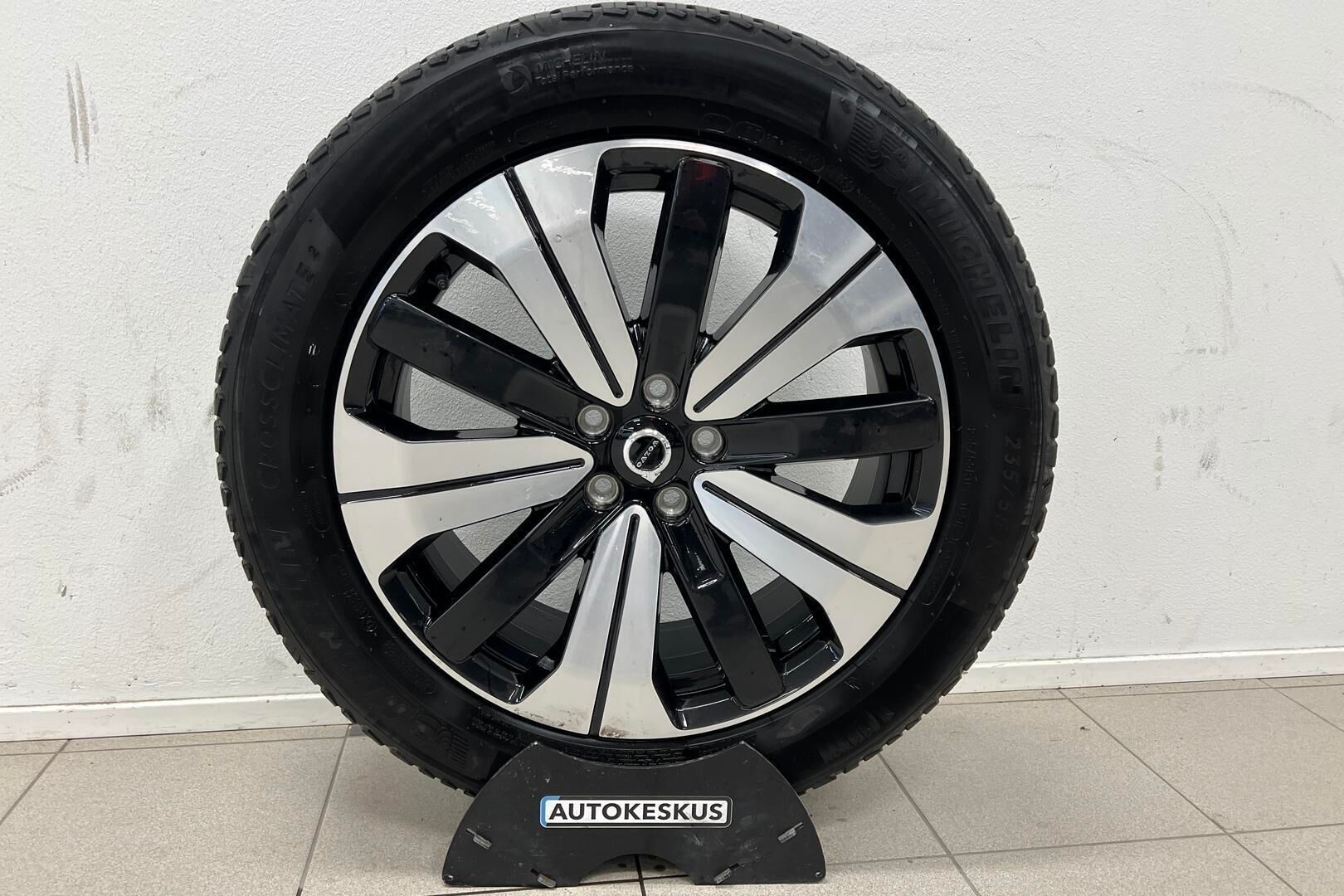 Volvo XC60 iso kuva 19