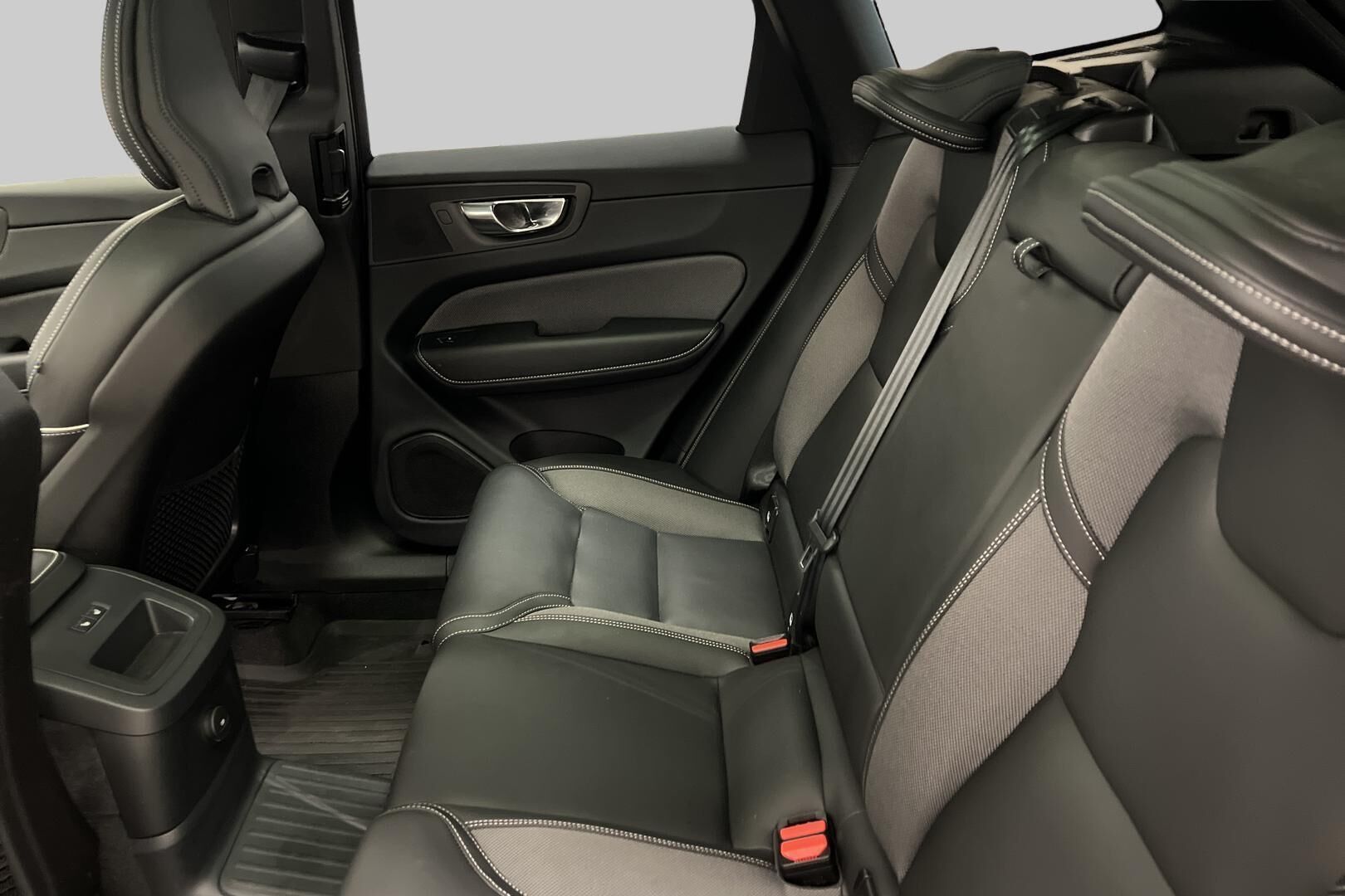 Volvo XC60 iso kuva 7