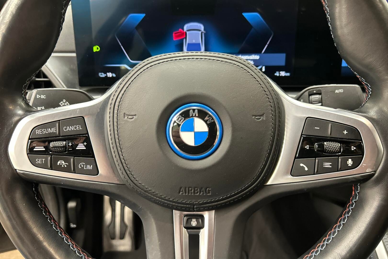 BMW i4 iso kuva 18