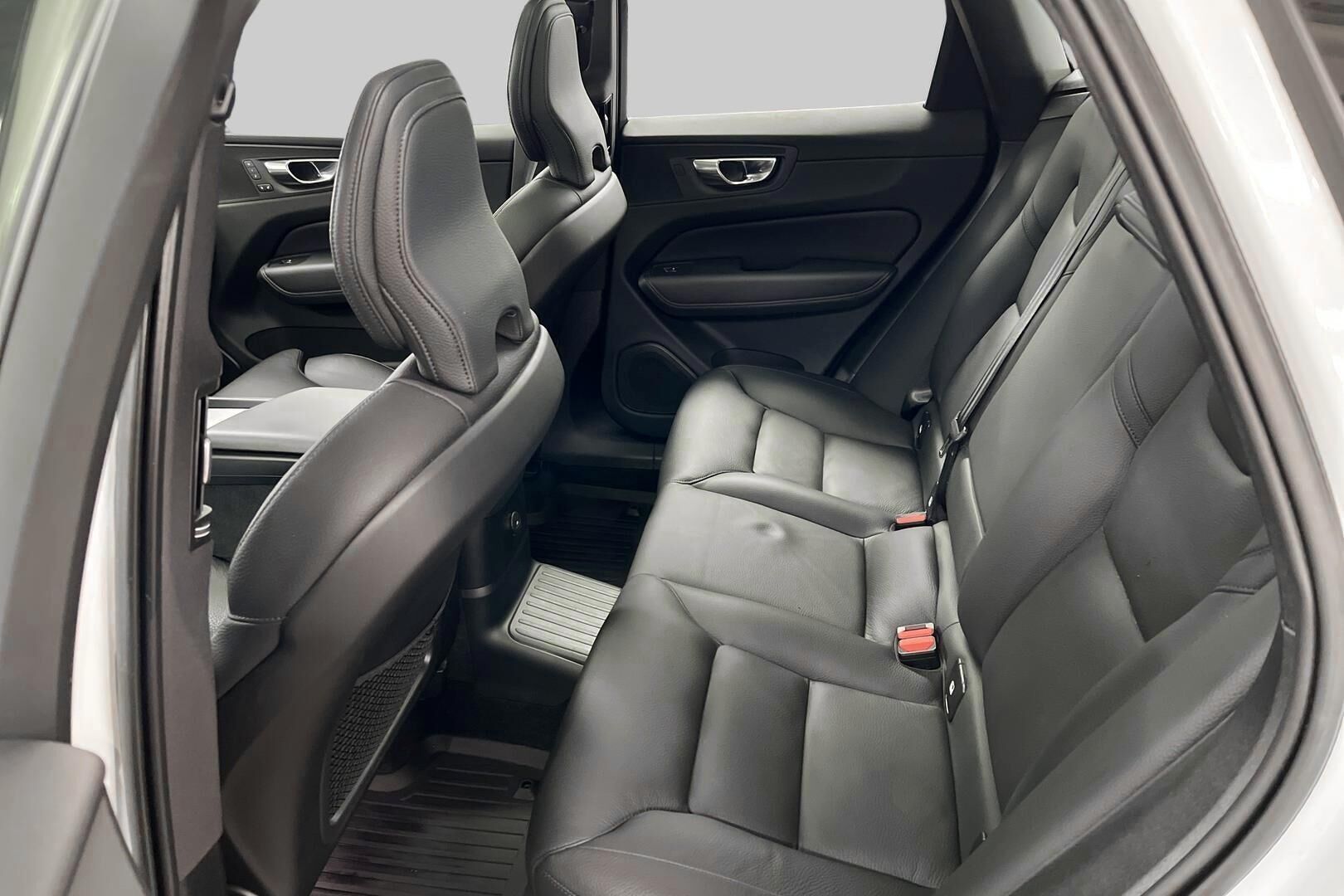 Volvo XC60 iso kuva 19