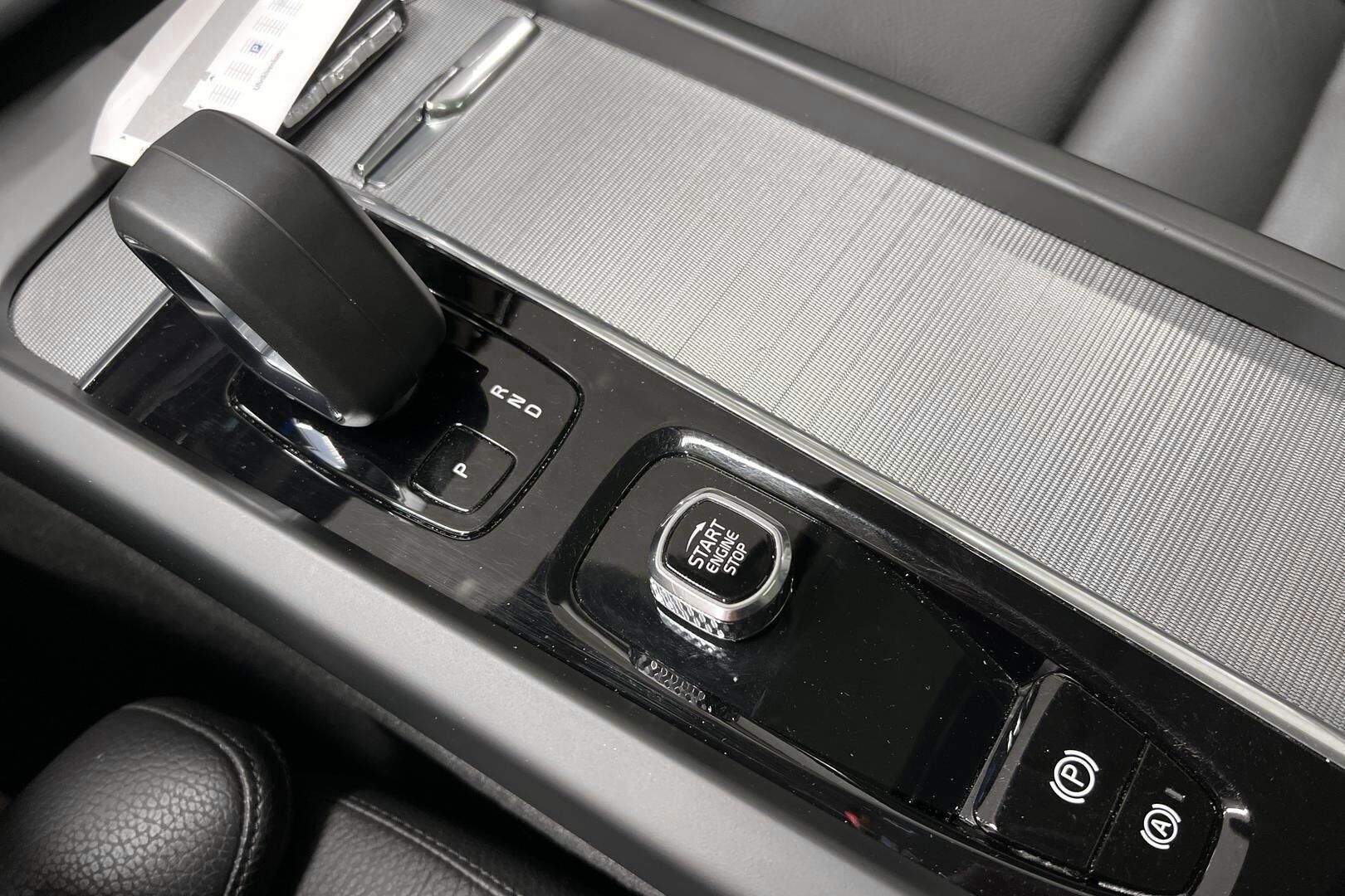 Volvo XC60 iso kuva 8