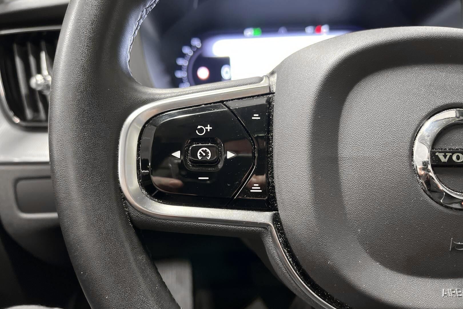 Volvo XC60 iso kuva 24