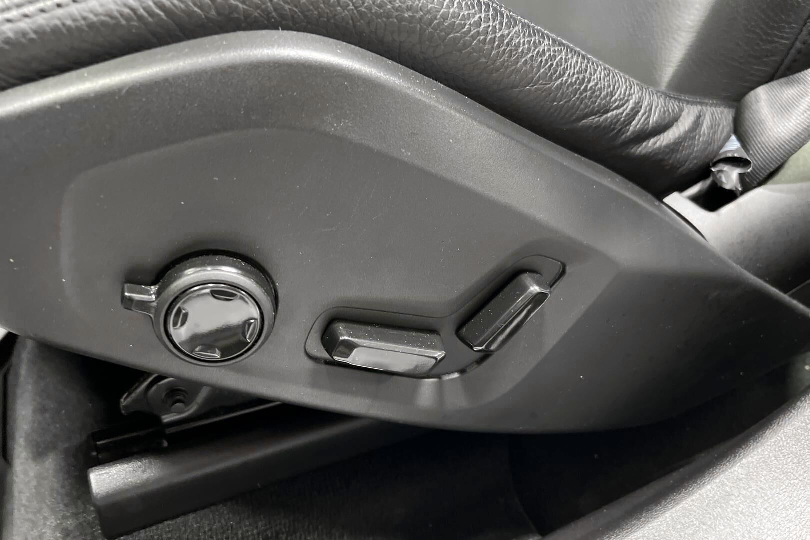 Volvo XC60 iso kuva 10