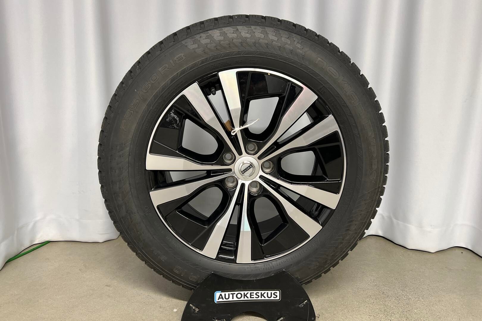 Volvo XC60 iso kuva 13
